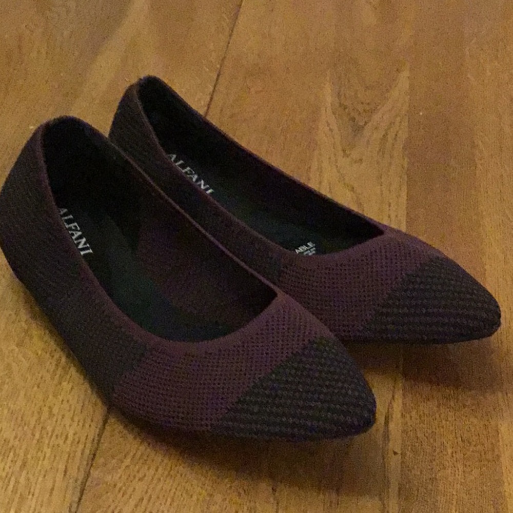 Woman’s Alfani Rothy like plum and black slip on. Size 9.5. NWT! Never worn!